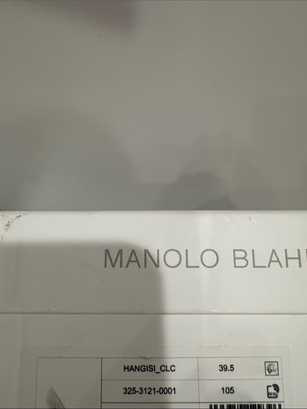 Manolo Blahnik Ivory silk Embellished Pearl Pumps size 39.5 - Picture 10 of 11